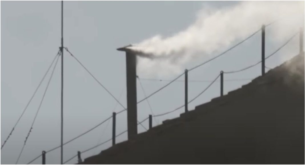 Pušten bijeli dim, izabran je novi papa Pušten bijeli dim, izabran je novi papa