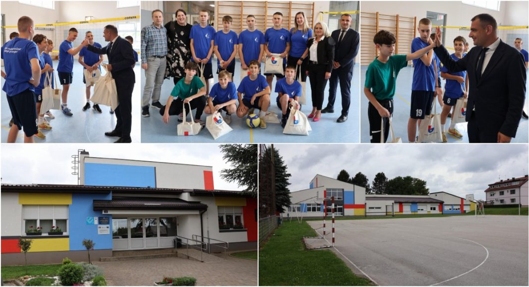 FOTO Dogradnjom škole u Vratišincu uvode se jednosmjenska nastava i nova sportska dvorana FOTO Dogradnjom škole u Vratišincu uvode se jednosmjenska nastava i nova sportska dvorana