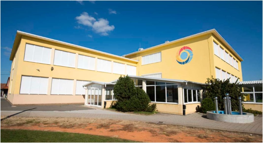 Nakon 33 godine ravnateljstva Ivicu Paića nasljeđuje Milan Đurić na čelu OŠ Nedelišće Nakon 33 godine ravnateljstva Ivicu Paića nasljeđuje Milan Đurić na čelu OŠ Nedelišće