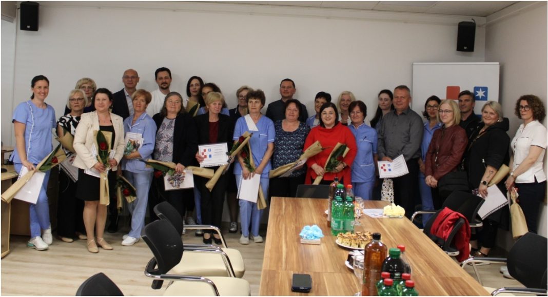 ŽB Čakovec zahvalila medicinskim sestrama i tehničarima za predanost i brigu o pacijentima ŽB Čakovec zahvalila medicinskim sestrama i tehničarima za predanost i brigu o pacijentima