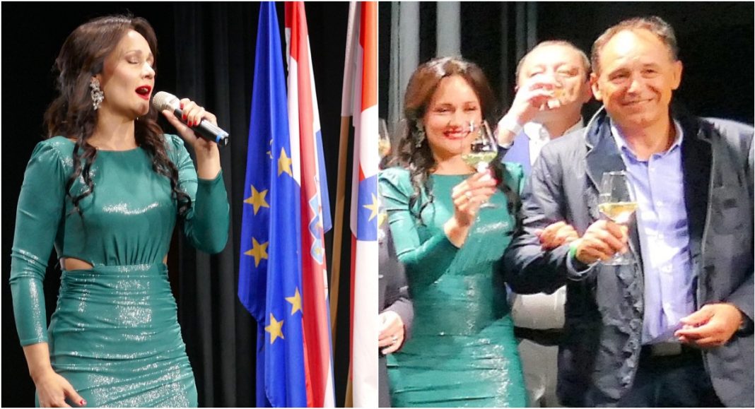 Sopranistica Marija Vidović i legendarni golman Dražen Ladić srdačno dočekani na Urbanovu u Štrigovi! Sopranistica Marija Vidović i legendarni golman Dražen Ladić srdačno dočekani na Urbanovu u Štrigovi!