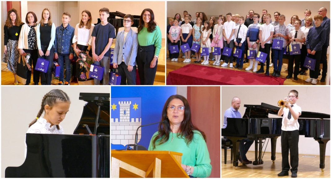 FOTO Gradonačelnica Ljerka Cividini čestitala učenicima na uspjesima koje su postigli u protekloj školskoj godini! FOTO Gradonačelnica Ljerka Cividini čestitala učenicima na uspjesima koje su postigli u protekloj školskoj godini!