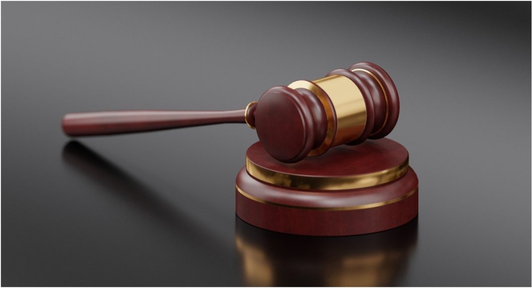 Majka osuđena jer joj je sin imao 224 neopravdana sata u školi Majka osuđena jer joj je sin imao 224 neopravdana sata u školi