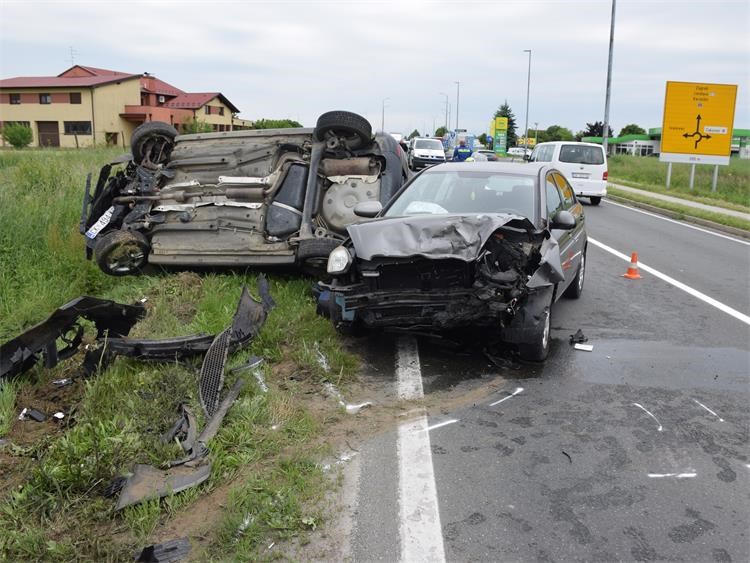 Policija otkrila detalje: Vozačica prešla u suprotni trak i izazvala sudar na južnoj obilaznici grada Čakovca Policija otkrila detalje: Vozačica prešla u suprotni trak i izazvala sudar na južnoj obilaznici grada Čakovca