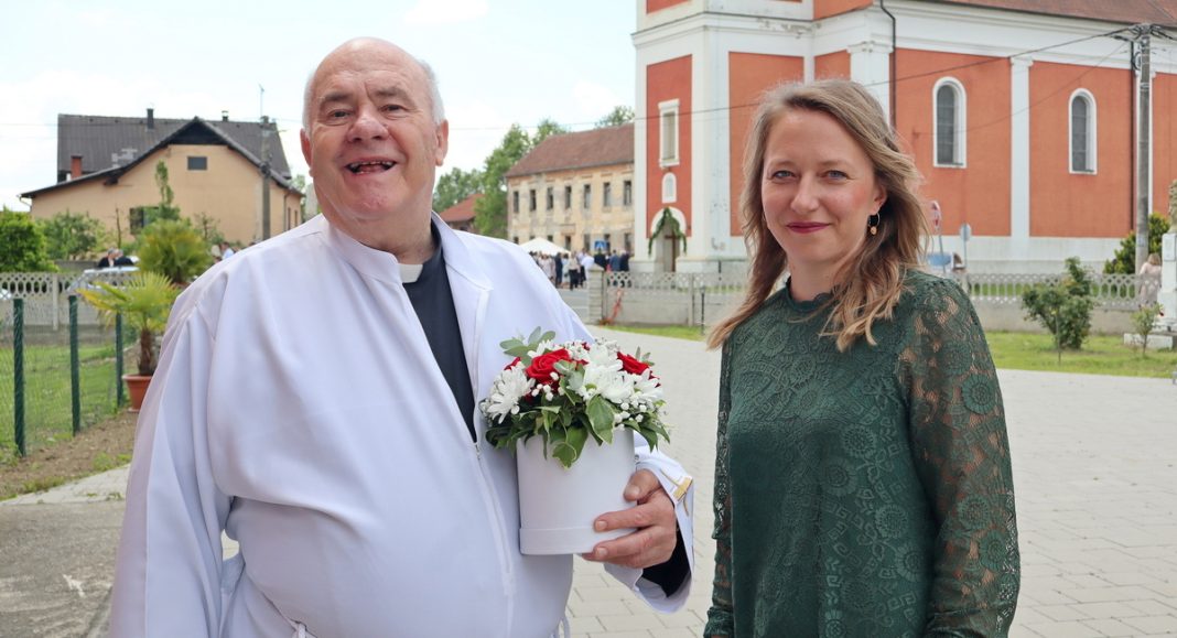 Sjećanja ne blijede: Umirovljeni vlč. Pavao Markač i njegova najdraža bivša učenica Mateja Grivec! Sjećanja ne blijede: Umirovljeni vlč. Pavao Markač i njegova najdraža bivša učenica Mateja Grivec!