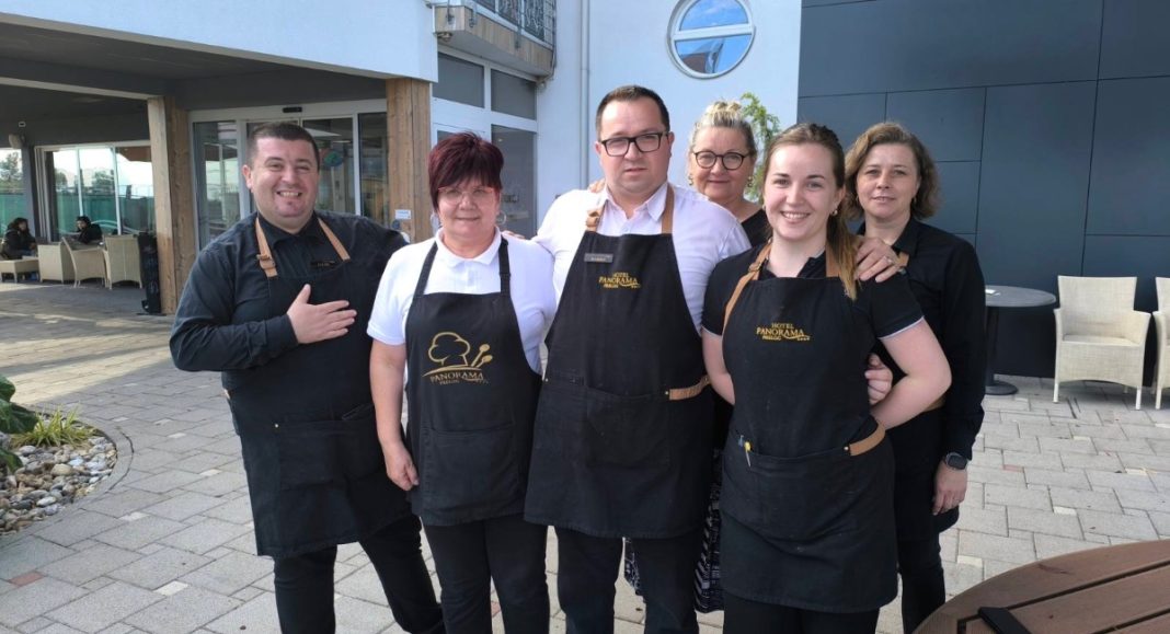 Osmijeh i sreća: Ekipa za pet iz preloškog Hotela Panorama! Osmijeh i sreća: Ekipa za pet iz preloškog Hotela Panorama!