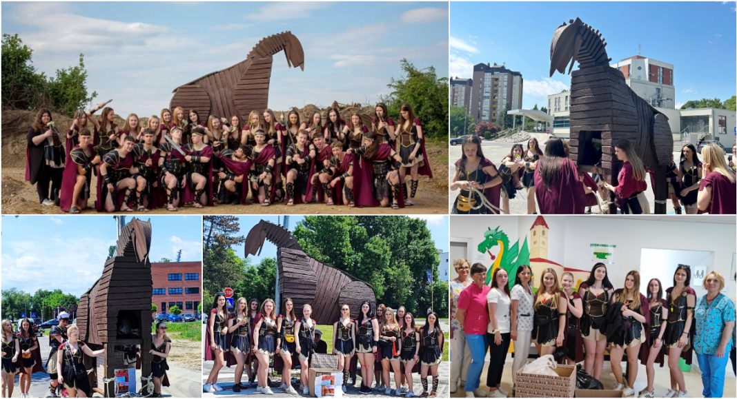 FOTO/VIDEO Trojanski konj i maturanti ratnici: ‘Na kostime nas je inspirirao profesor povijesti!’ FOTO/VIDEO Trojanski konj i maturanti ratnici: ‘Na kostime nas je inspirirao profesor povijesti!’