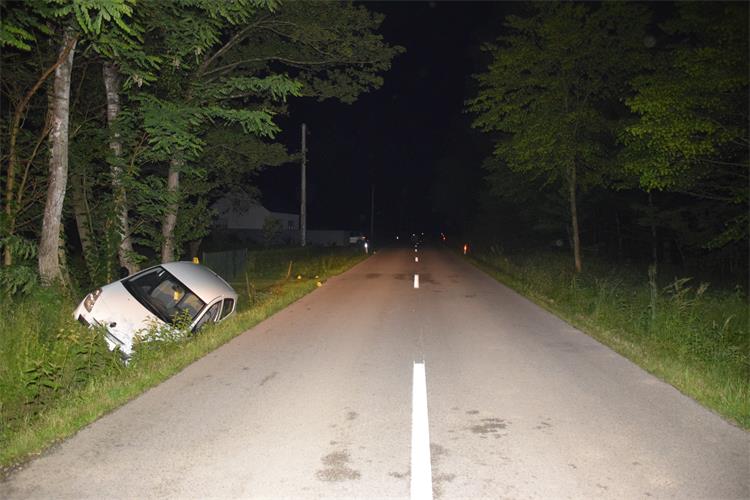 Pijan sletio s ceste: Kod Gornjeg Mihaljevca udario u most, cijev i drvo! Pijan sletio s ceste: Kod Gornjeg Mihaljevca udario u most, cijev i drvo!