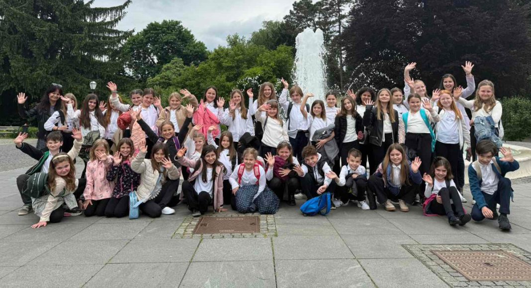 Zlatna plaketa za mali zbor OŠ “Petar Zrinski” Šenkovec na državnom natjecanju! Zlatna plaketa za mali zbor OŠ “Petar Zrinski” Šenkovec na državnom natjecanju!