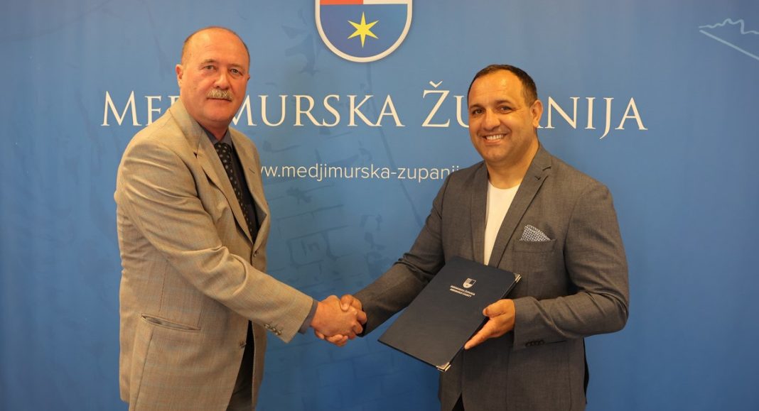 Konačni rezultati izbora uručeni zamjeniku župana iz reda romske nacionalne manjine Elvisu Kralju Konačni rezultati izbora uručeni zamjeniku župana iz reda romske nacionalne manjine Elvisu Kralju