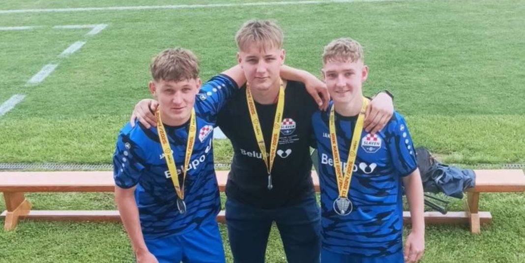 Domagoj, Bartol i Marko sa srebrom oko vrata Domagoj, Bartol i Marko sa srebrom oko vrata