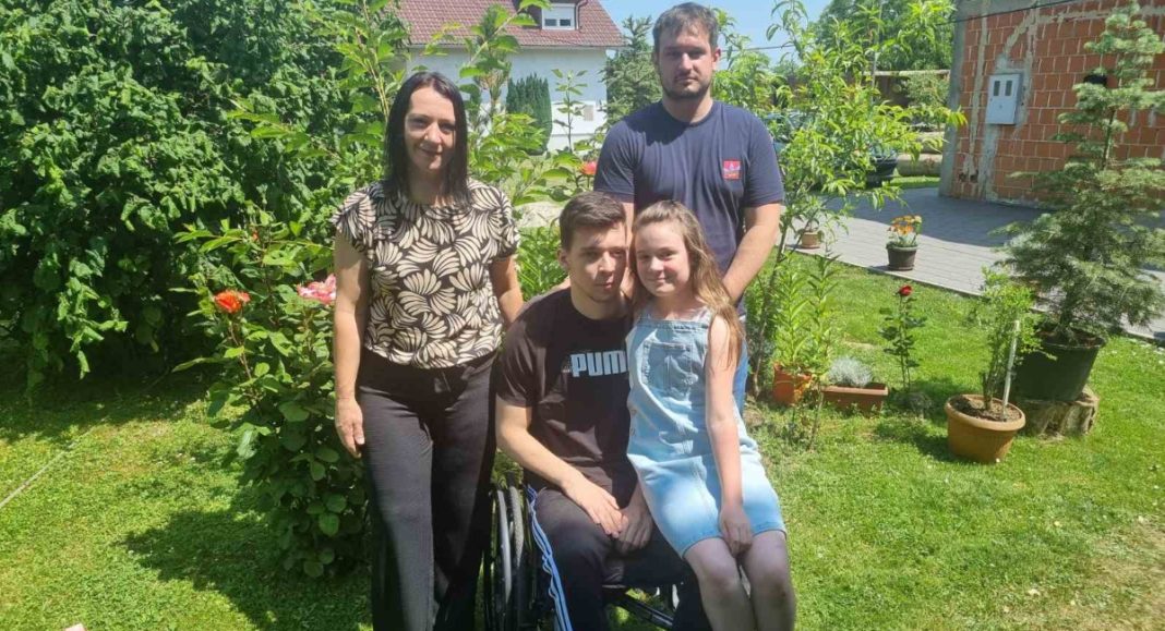 VIDEO Obitelj Lučić iz Bibinja darovala Marku i njegovoj obitelji petodnevno ljetovanje VIDEO Obitelj Lučić iz Bibinja darovala Marku i njegovoj obitelji petodnevno ljetovanje