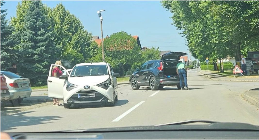 Sudar dva automobila – nema ozlijeđenih, promet usporen Sudar dva automobila – nema ozlijeđenih, promet usporen