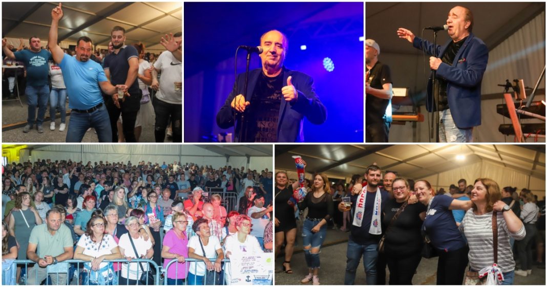 FOTO/VIDEO Mladen Grdović u Kotoribi: Kralj zabave oduševio publiku na Danima šibe i ribe! FOTO/VIDEO Mladen Grdović u Kotoribi: Kralj zabave oduševio publiku na Danima šibe i ribe!