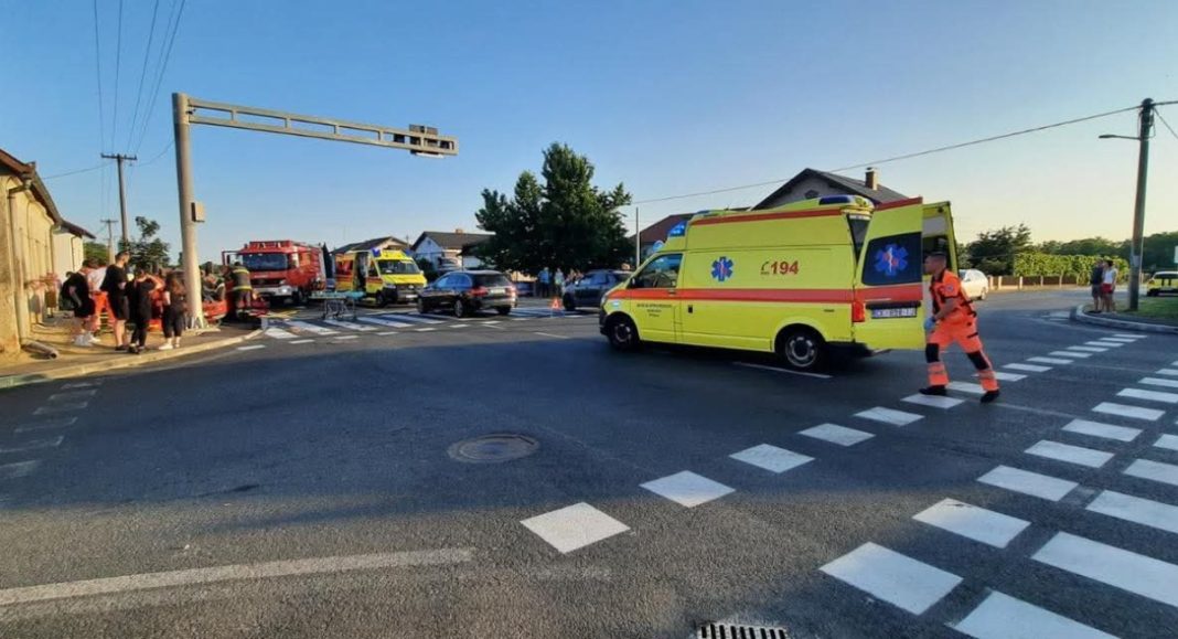 Prometna nesreća kod raskrižja u Slemenicama, intervenirale hitne službe Prometna nesreća kod raskrižja u Slemenicama, intervenirale hitne službe