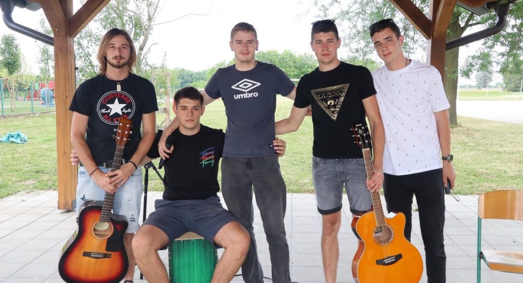 Bivši učenici OŠ Draškovec pokrenuli bend za koncert povodom 20. rođendana škole! Bivši učenici OŠ Draškovec pokrenuli bend za koncert povodom 20. rođendana škole!