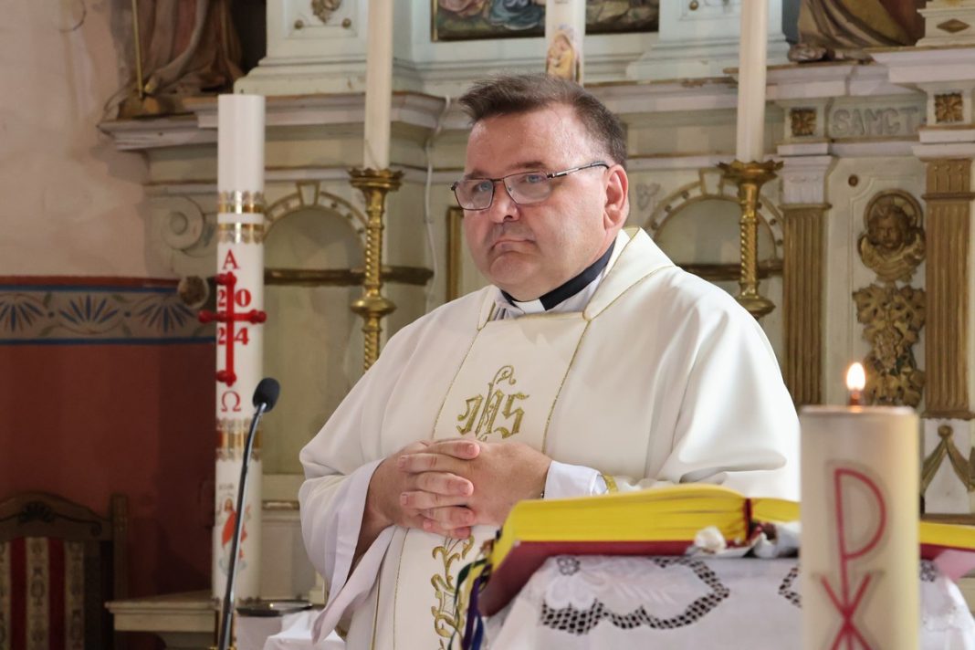 Čestitamo! Župnik Darko Kelemenić slavi 30 godina svećeništva Čestitamo! Župnik Darko Kelemenić slavi 30 godina svećeništva