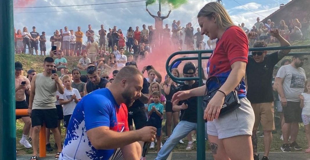 Pala prosidba na streetworkoutu Pala prosidba na streetworkoutu