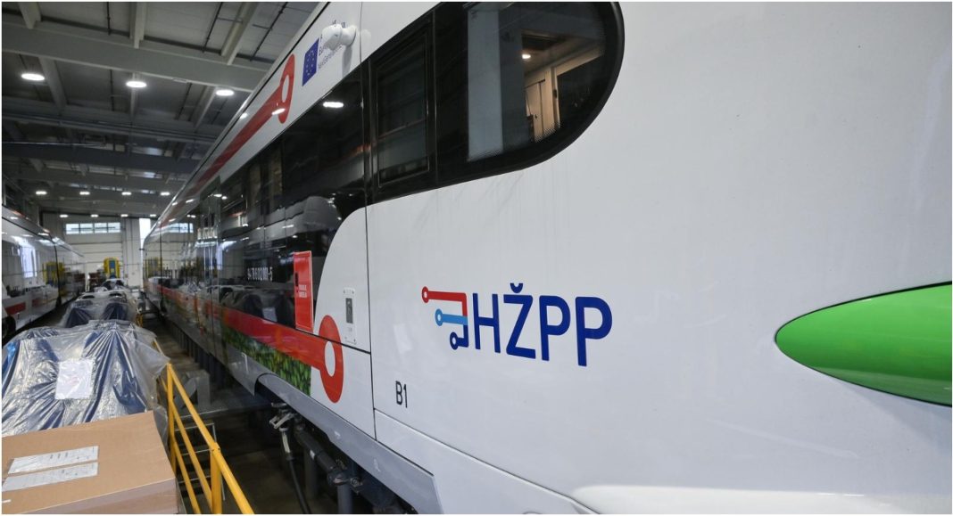 Stižu vlakovi nove generacije, vozit će 160 km/h, imati kafić, video nadzor i još mnogo toga Stižu vlakovi nove generacije, vozit će 160 km/h, imati kafić, video nadzor i još mnogo toga