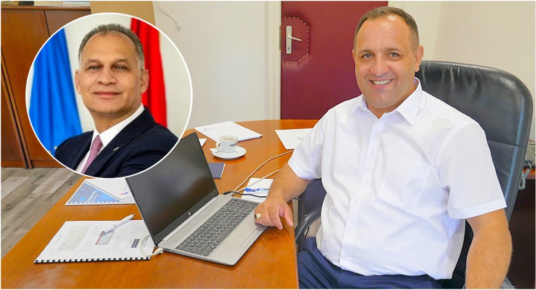 Vidi ti ovo: Veljko Kajtazi bi naređivao zamjeniku župana Elvisu Kralju što i kako će raditi!? Vidi ti ovo: Veljko Kajtazi bi naređivao zamjeniku župana Elvisu Kralju što i kako će raditi!?