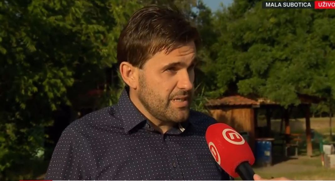 Načelnik Škvorc o brutalnom ubojstvu u Maloj Subotici: “Sve nas je ozbiljno pogodilo, ovdje se inače djeca igraju” Načelnik Škvorc o brutalnom ubojstvu u Maloj Subotici: “Sve nas je ozbiljno pogodilo, ovdje se inače djeca igraju”