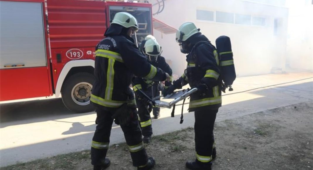 U noćnom požaru izgorjelo krovište i namještaj obiteljske kuće, uzrok još uvijek nepoznat U noćnom požaru izgorjelo krovište i namještaj obiteljske kuće, uzrok još uvijek nepoznat