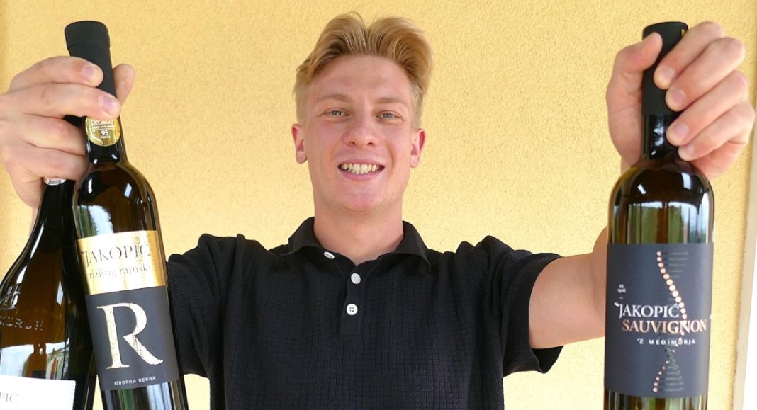 Mladi Martin Jakopić preuzeo posao od oca Branimira, kreirao prva vina i odmah na Decanteru osvojio dvije srebrne medalje! Bravo! Mladi Martin Jakopić preuzeo posao od oca Branimira, kreirao prva vina i odmah na Decanteru osvojio dvije srebrne medalje! Bravo!
