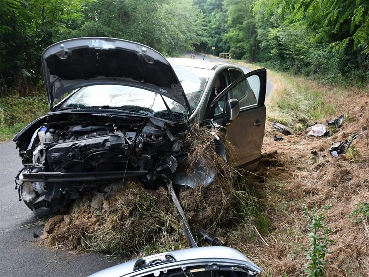Vozač pod utjecajem alkohola sletio s ceste između Knezovca i Mačkovca! Vozač pod utjecajem alkohola sletio s ceste između Knezovca i Mačkovca!
