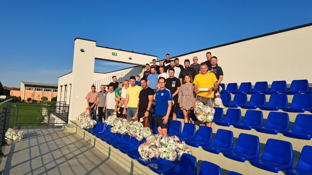 Održan plenum, nogometne škole dobile nove lopte Održan plenum, nogometne škole dobile nove lopte