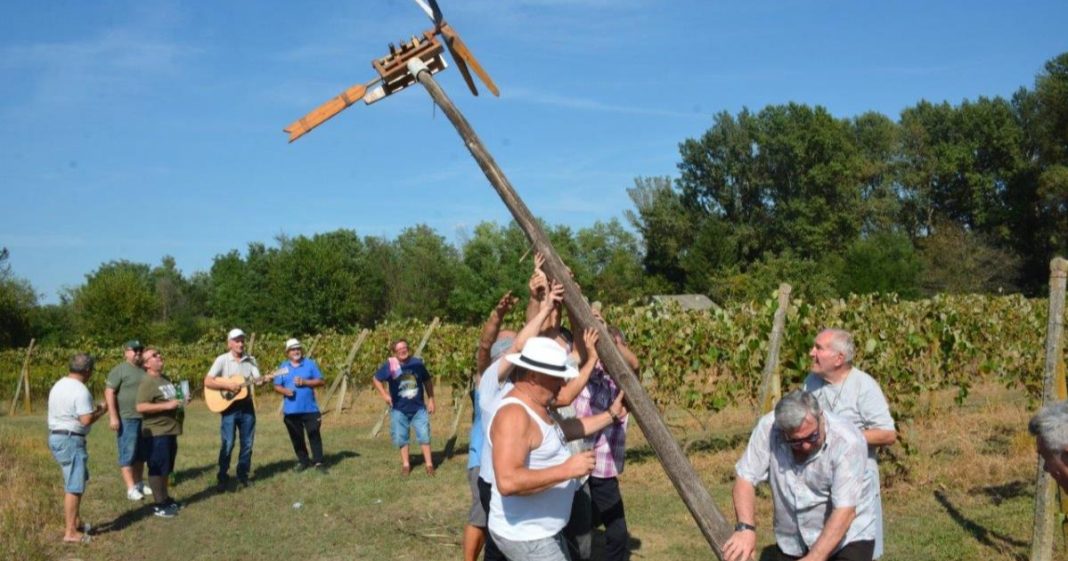 Danas se u Donjoj Dubravi tradicionalno diže klopotec, kako bi se otjerale ‘štetočine’ Danas se u Donjoj Dubravi tradicionalno diže klopotec, kako bi se otjerale ‘štetočine’