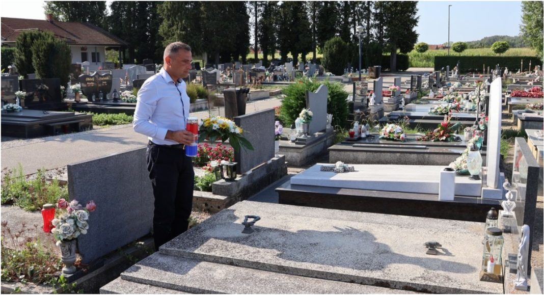 FOTO Matija Posavec odao počast Elizabeti Toplek, čuvarici međimurske popevke FOTO Matija Posavec odao počast Elizabeti Toplek, čuvarici međimurske popevke