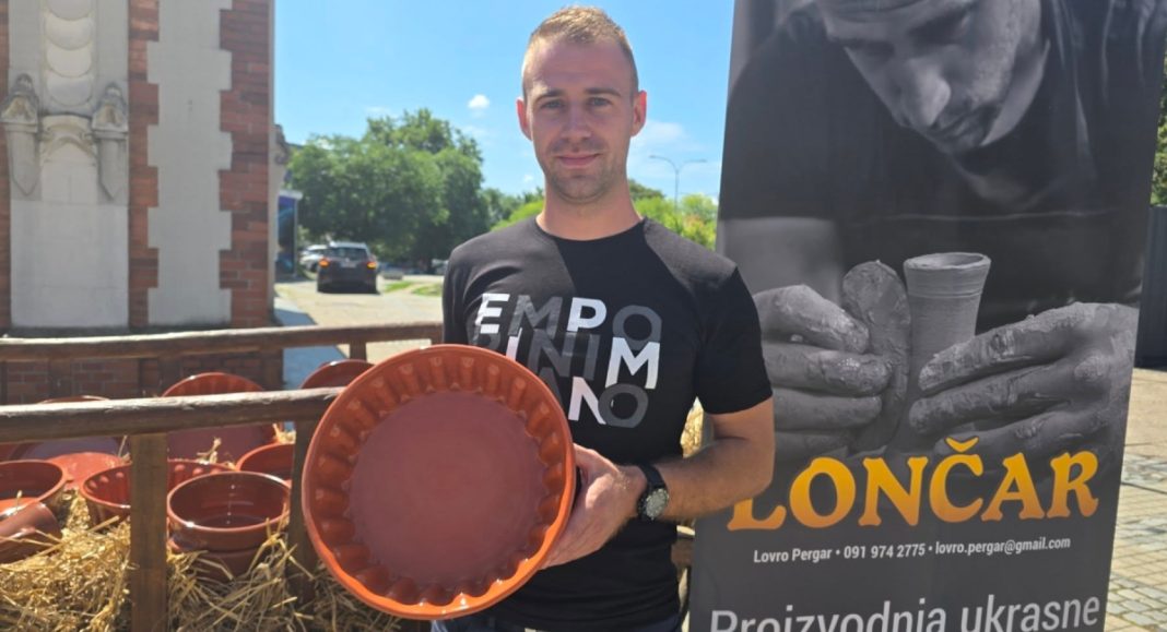 Lovro Pergar stvara čuda od gline i čuva obiteljsku tradiciju Lovro Pergar stvara čuda od gline i čuva obiteljsku tradiciju