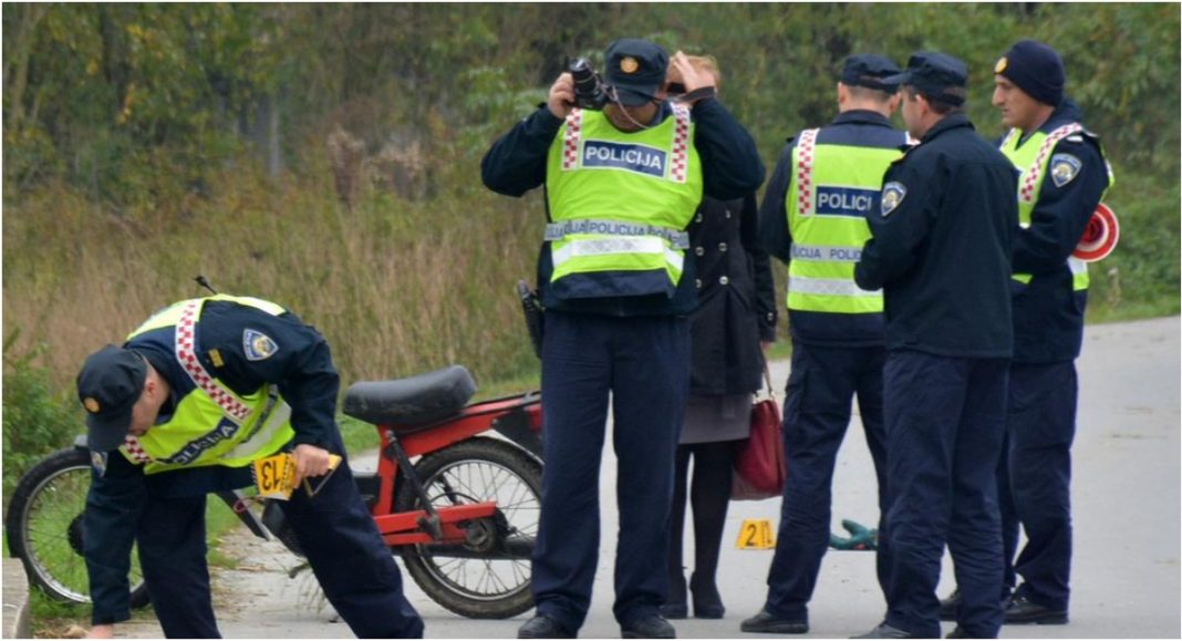 Pijan, bez vozačke i kacige: 68-godišnjak sletio mopedom i ozlijedio se Pijan, bez vozačke i kacige: 68-godišnjak sletio mopedom i ozlijedio se