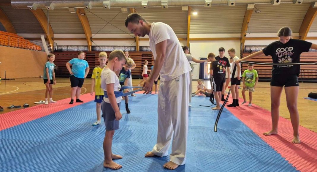 Karate kampom završena sezona puna igre, učenja i druženja Karate kampom završena sezona puna igre, učenja i druženja