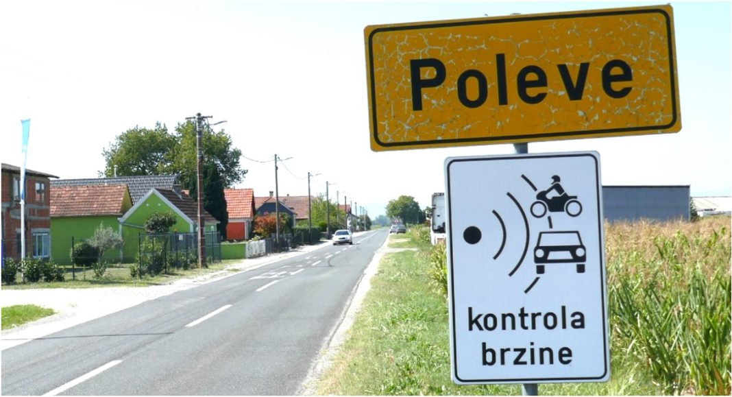 E, tu žene pečeju kolače samo z jedne strane! Tak da znate! E, tu žene pečeju kolače samo z jedne strane! Tak da znate!