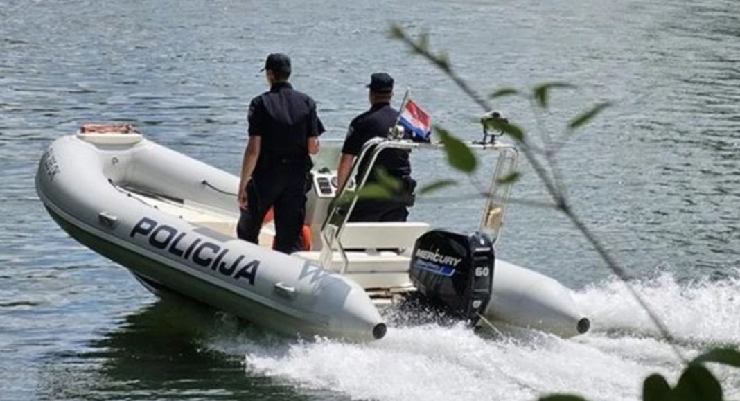 Neizvjesna potraga za muškarcem koji je skočio u kanal kod Donjeg Vidovca Neizvjesna potraga za muškarcem koji je skočio u kanal kod Donjeg Vidovca