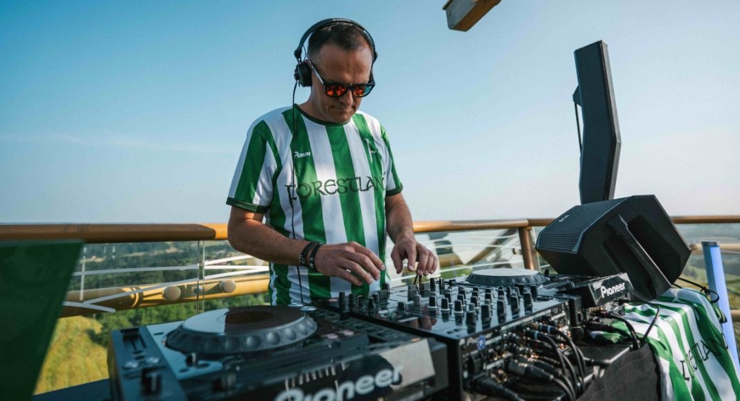 VIDEO Glazbeni zalazak Sunca na Mađerki uz set koletkiva Forestland VIDEO Glazbeni zalazak Sunca na Mađerki uz set koletkiva Forestland