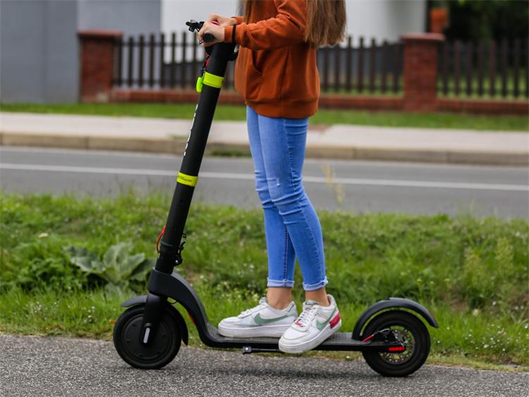 Domašinec: U padu s električnog romobila teško ozlijeđeno dijete! Domašinec: U padu s električnog romobila teško ozlijeđeno dijete!
