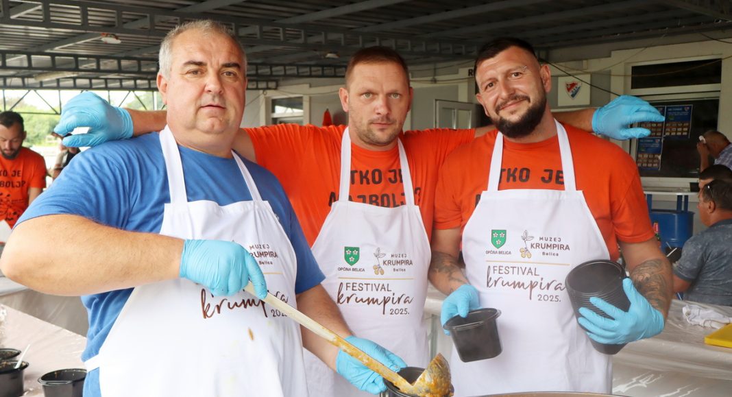 Bravo: Dejan, Damir i Tihomir skuhali 700 porcija graha za posjetitelje na ‘Festivalu krumpira’! Bravo: Dejan, Damir i Tihomir skuhali 700 porcija graha za posjetitelje na ‘Festivalu krumpira’!