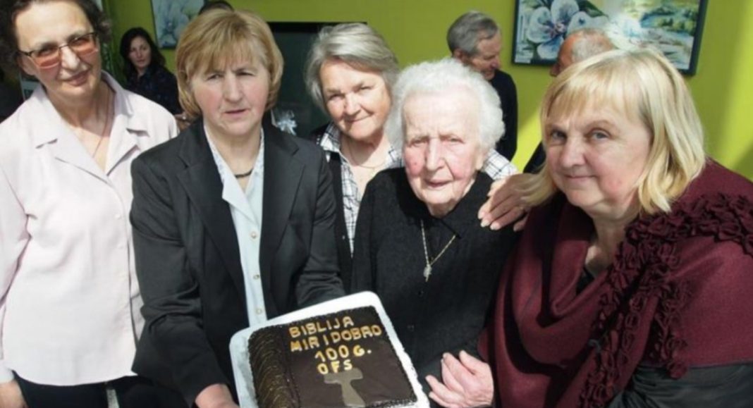 Marija Horvat u svom je dvorištu u Kuršancu izgradila crkvu posvećenu Blaženoj Djevici Mariji i poživjela više od 100 godina! Marija Horvat u svom je dvorištu u Kuršancu izgradila crkvu posvećenu Blaženoj Djevici Mariji i poživjela više od 100 godina!