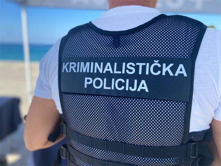 Uz prijetnju hladnim oružjem opljačkana kladionica u Čakovcu! Uz prijetnju hladnim oružjem opljačkana kladionica u Čakovcu!