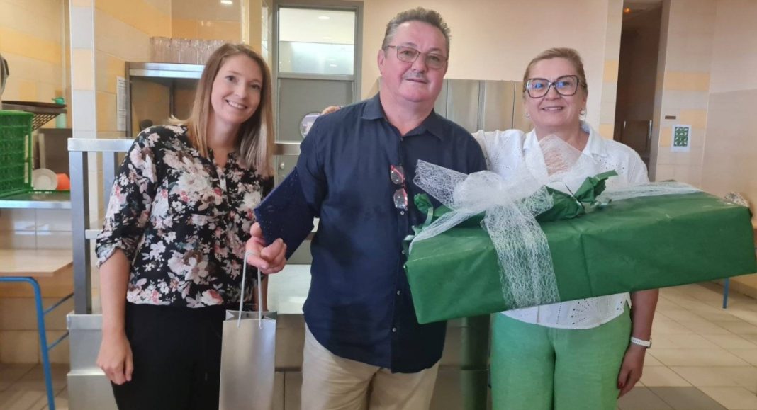 U zasluženu mirovinu otišao Antun Drk, dugogodišnji domar Osnovne škole Podturen U zasluženu mirovinu otišao Antun Drk, dugogodišnji domar Osnovne škole Podturen