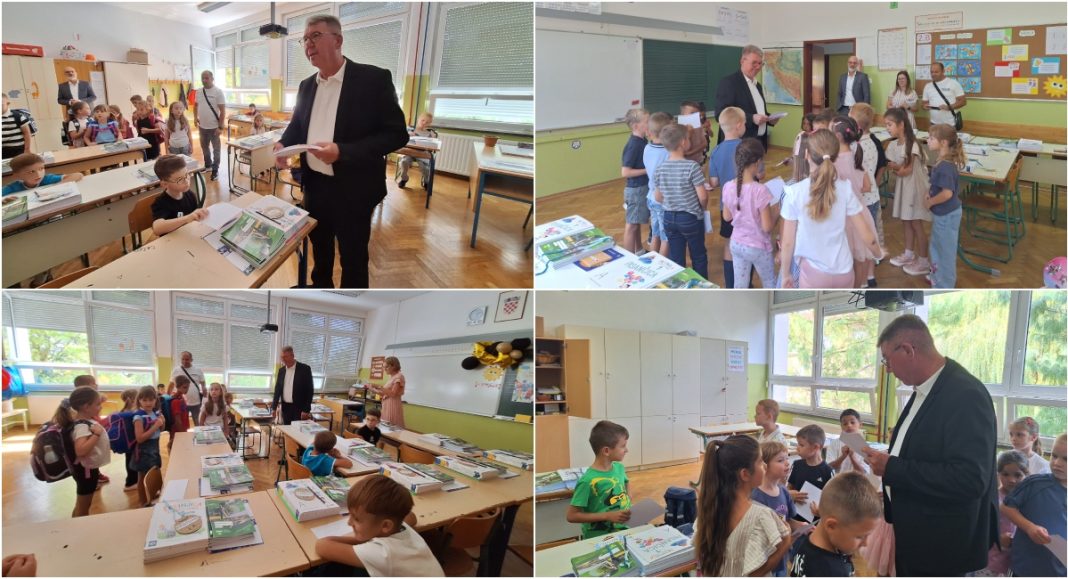 FOTO Grad Mursko Središće ponovno osigurao bilježnice za sve osnovnoškolce FOTO Grad Mursko Središće ponovno osigurao bilježnice za sve osnovnoškolce