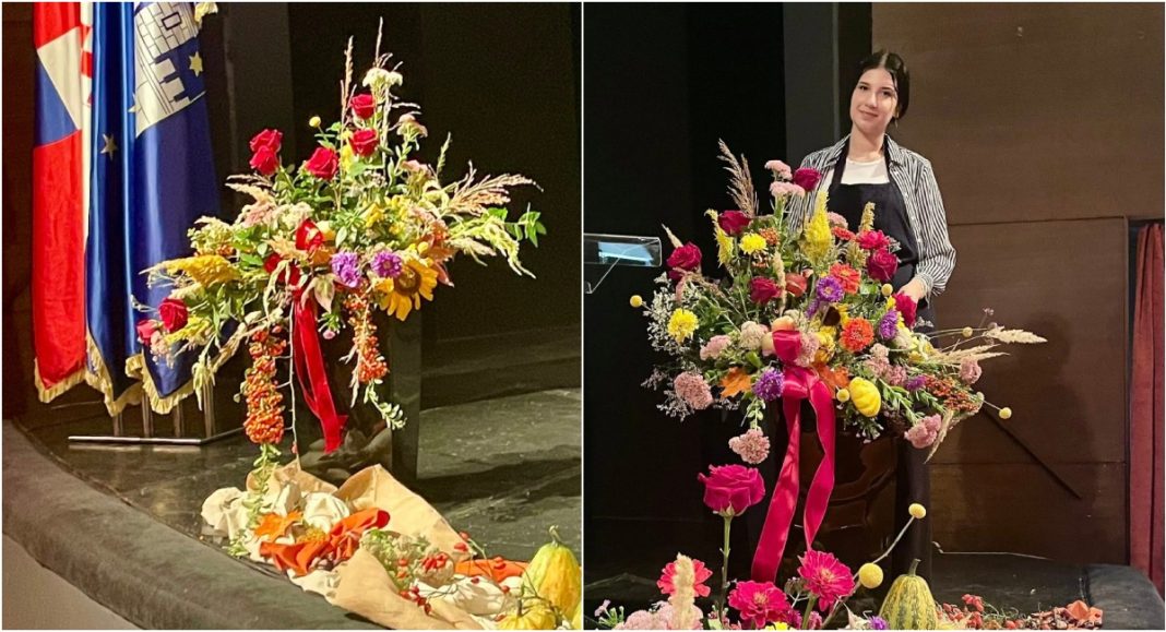 Cvjetne dekoracije učenice Ivane Juričan uljepšale svečanu akademiju u Centru za kulturu Čakovec! Cvjetne dekoracije učenice Ivane Juričan uljepšale svečanu akademiju u Centru za kulturu Čakovec!