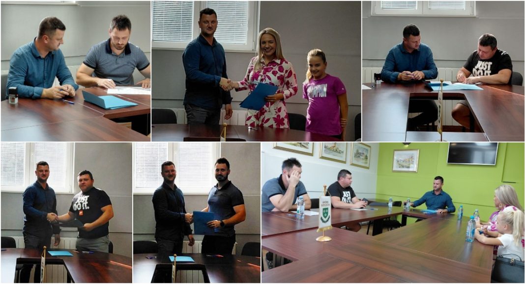 FOTO Općina Belica dodijelila po 3.000 eura za uređenje nekretnina mještanima FOTO Općina Belica dodijelila po 3.000 eura za uređenje nekretnina mještanima