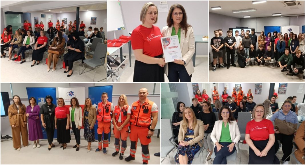 FOTO Međimurski srednjoškolci učit će kako pružiti pomoć u slučaju srčanog zastoja i povećati vjerojatnost preživljenja unesrećenih FOTO Međimurski srednjoškolci učit će kako pružiti pomoć u slučaju srčanog zastoja i povećati vjerojatnost preživljenja unesrećenih