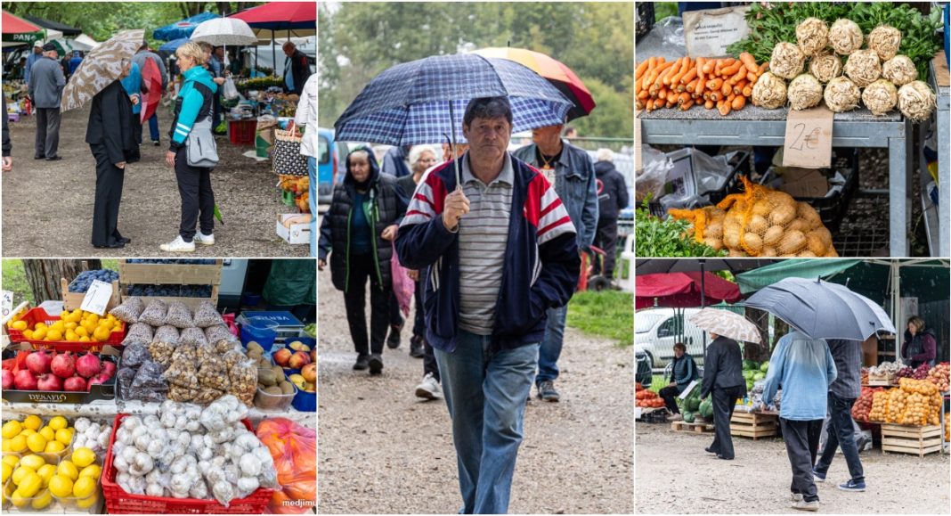 FOTO Unatoč kiši, štandovi puni domaćih proizvoda privukli brojne posjetitelje FOTO Unatoč kiši, štandovi puni domaćih proizvoda privukli brojne posjetitelje
