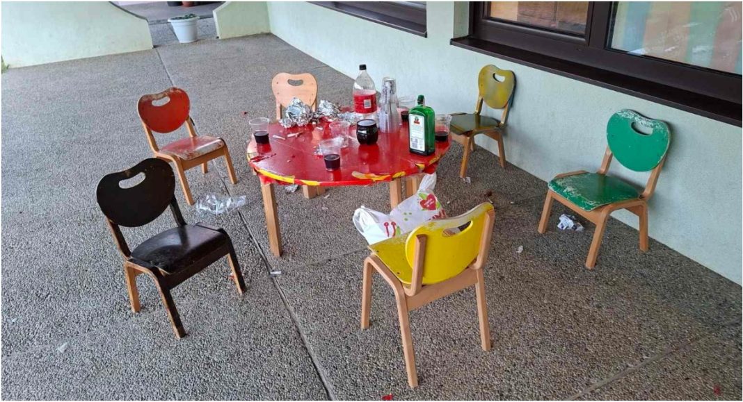 Sve snimile kamere: Mladi u Kotoribi feštali na terasi vrtića! Sve snimile kamere: Mladi u Kotoribi feštali na terasi vrtića!