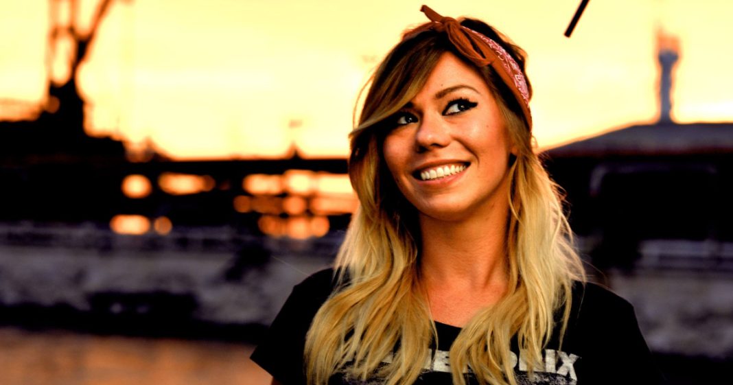 Međimurska pjevačica Carla Belovari nakon teške bolesti vratila se vjeri: ‘Bog me čudesno ozdravio’ Međimurska pjevačica Carla Belovari nakon teške bolesti vratila se vjeri: ‘Bog me čudesno ozdravio’