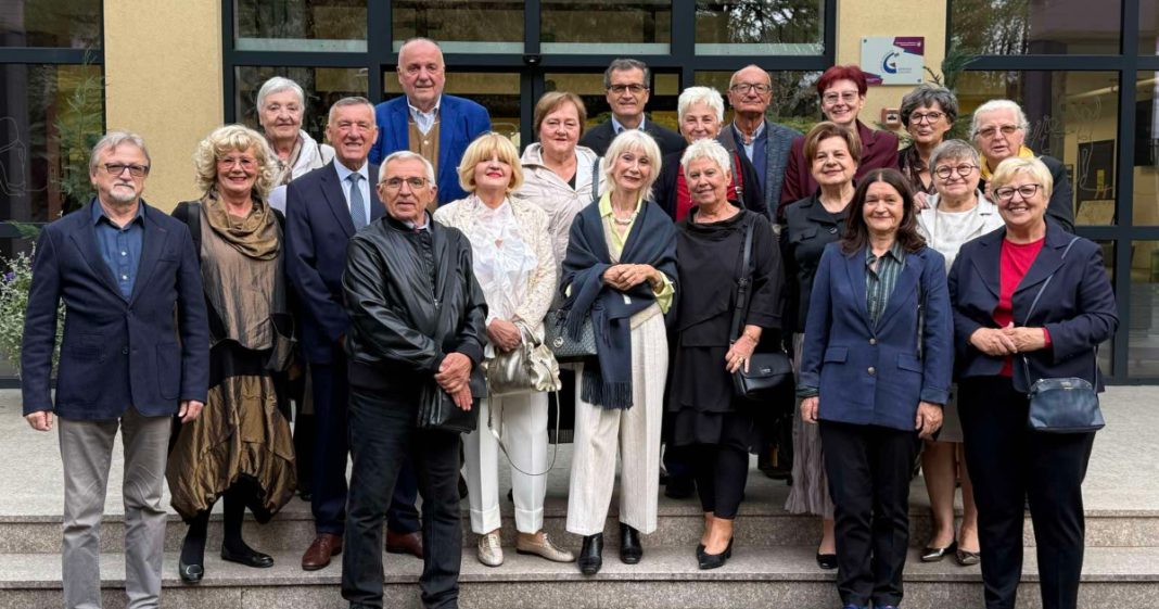 Nakon 50 godina, čakovečki gimnazijalci su ponovno zajedno u školskim klupama Nakon 50 godina, čakovečki gimnazijalci su ponovno zajedno u školskim klupama